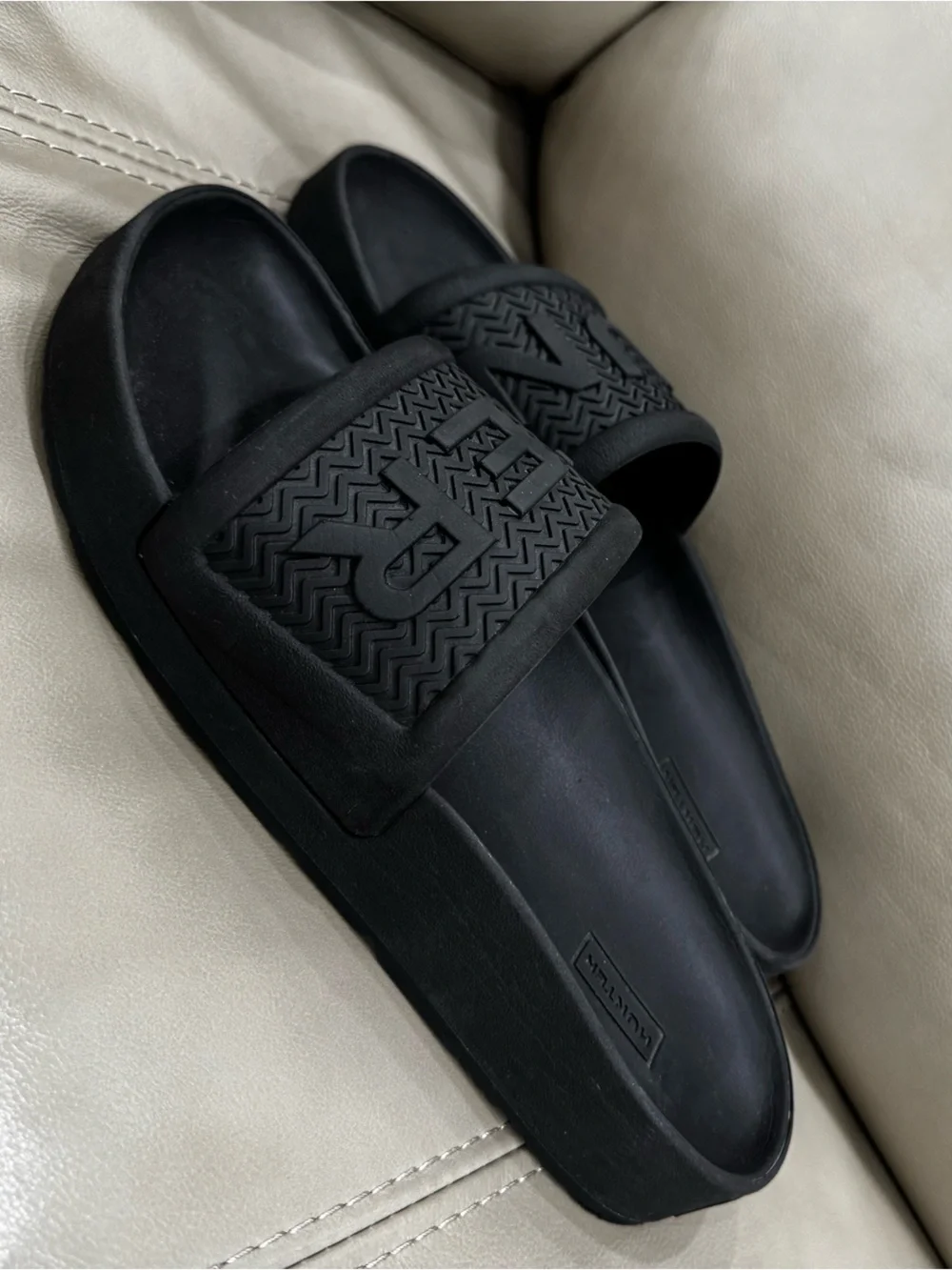 HUNTER Men's Black Slides US9 UK8 EU42